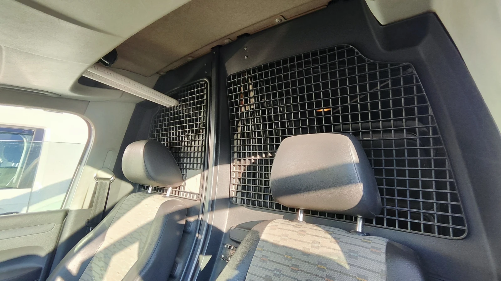 VW Caddy 1.6 TDI 138, снимка 11 - Автомобили и джипове - 54484074