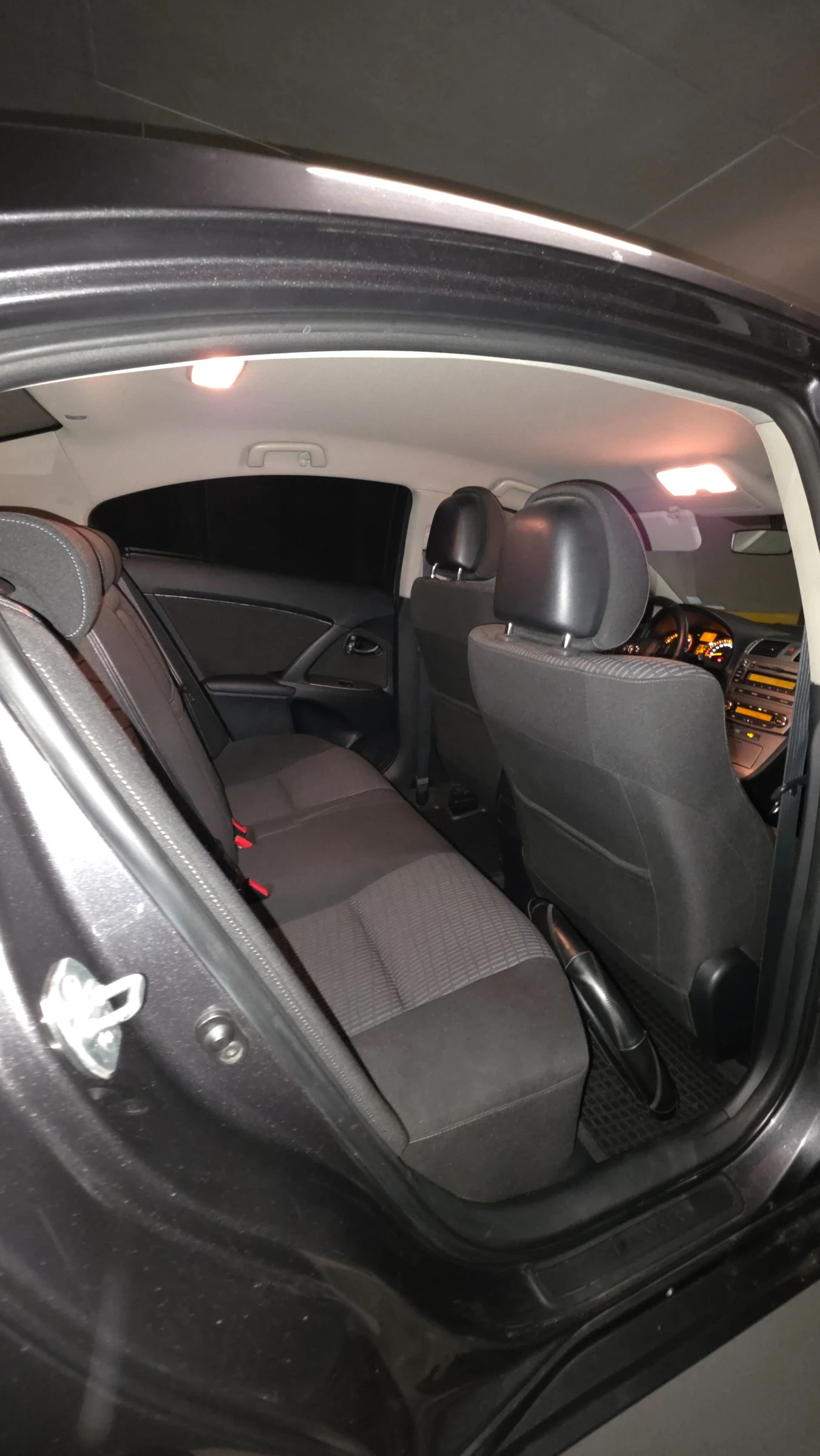Toyota Avensis, снимка 5 - Автомобили и джипове - 55469716