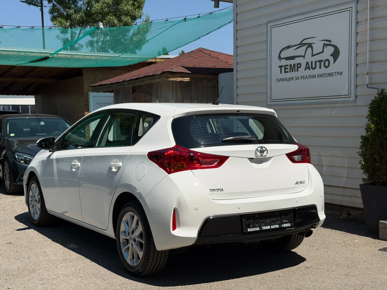 Toyota Auris 1.6i* СЕРВИЗНА КНИЖКА С ПЪЛНА ИСТОРИЯ В TOYOTA, снимка 5 - Автомобили и джипове - 55556228