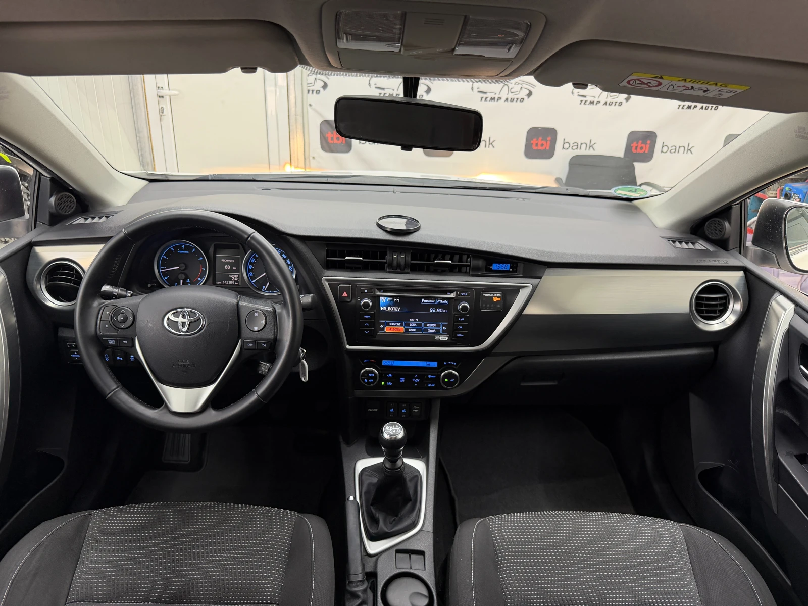 Toyota Auris 1.6i* СЕРВИЗНА КНИЖКА С ПЪЛНА ИСТОРИЯ В TOYOTA, снимка 8 - Автомобили и джипове - 55556228