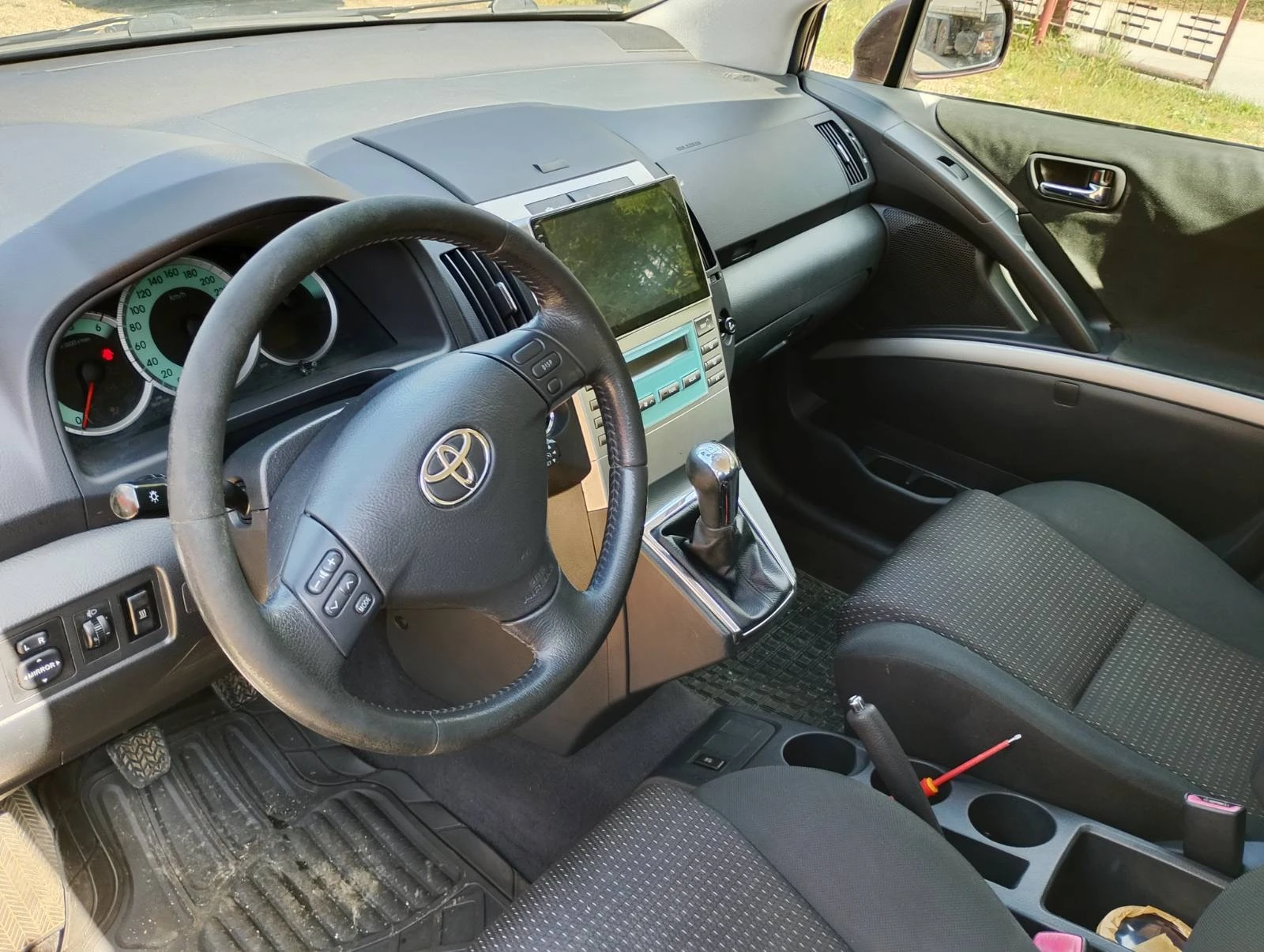 Toyota Corolla verso 2.0 D-4D, Клима, Внос, снимка 12 - Автомобили и джипове - 55838883