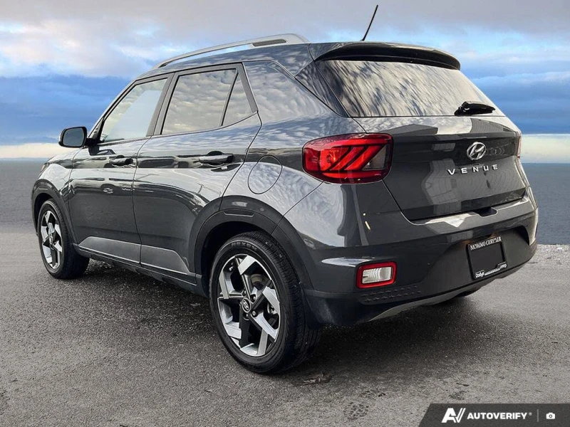 Hyundai Venue Ultimate* АвтоКредит* (ЦЕНА ДО БГ), снимка 4 - Автомобили и джипове - 53263036