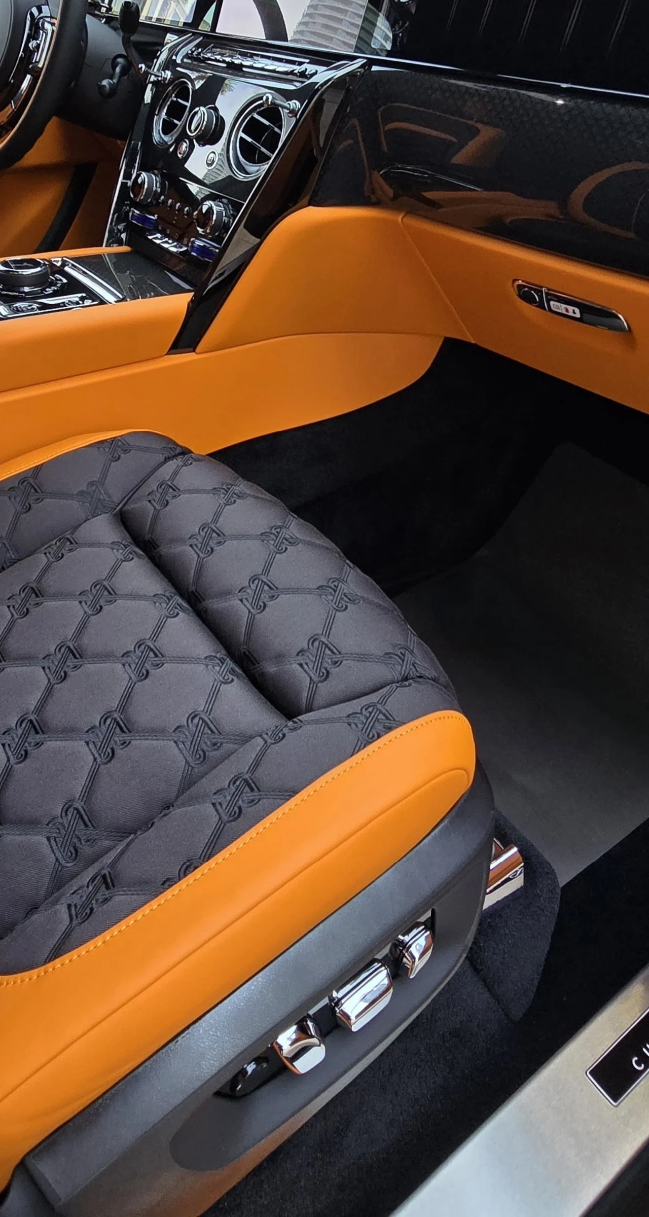 Rolls-Royce Cullinan Black Badge  - изображение 9
