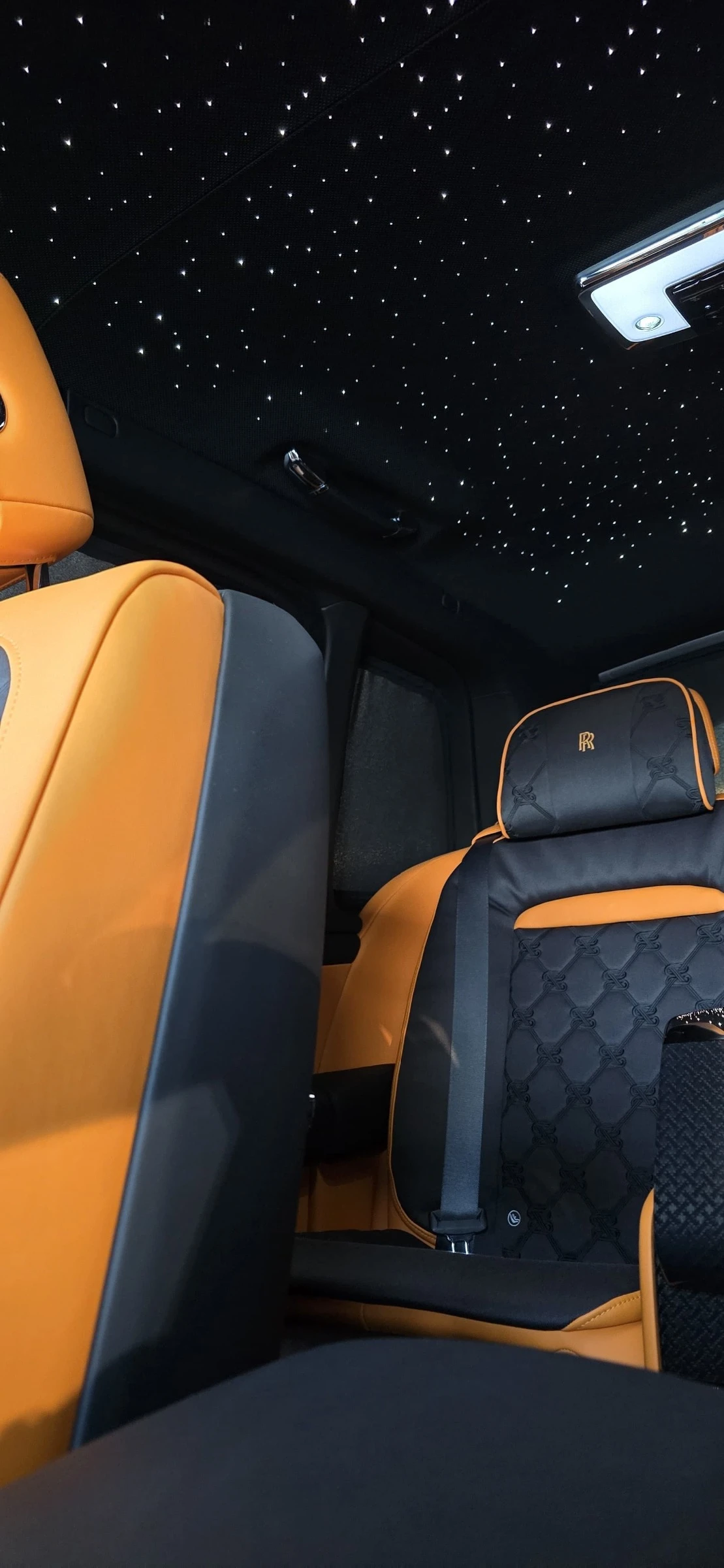 Rolls-Royce Cullinan Black Badge  - изображение 10