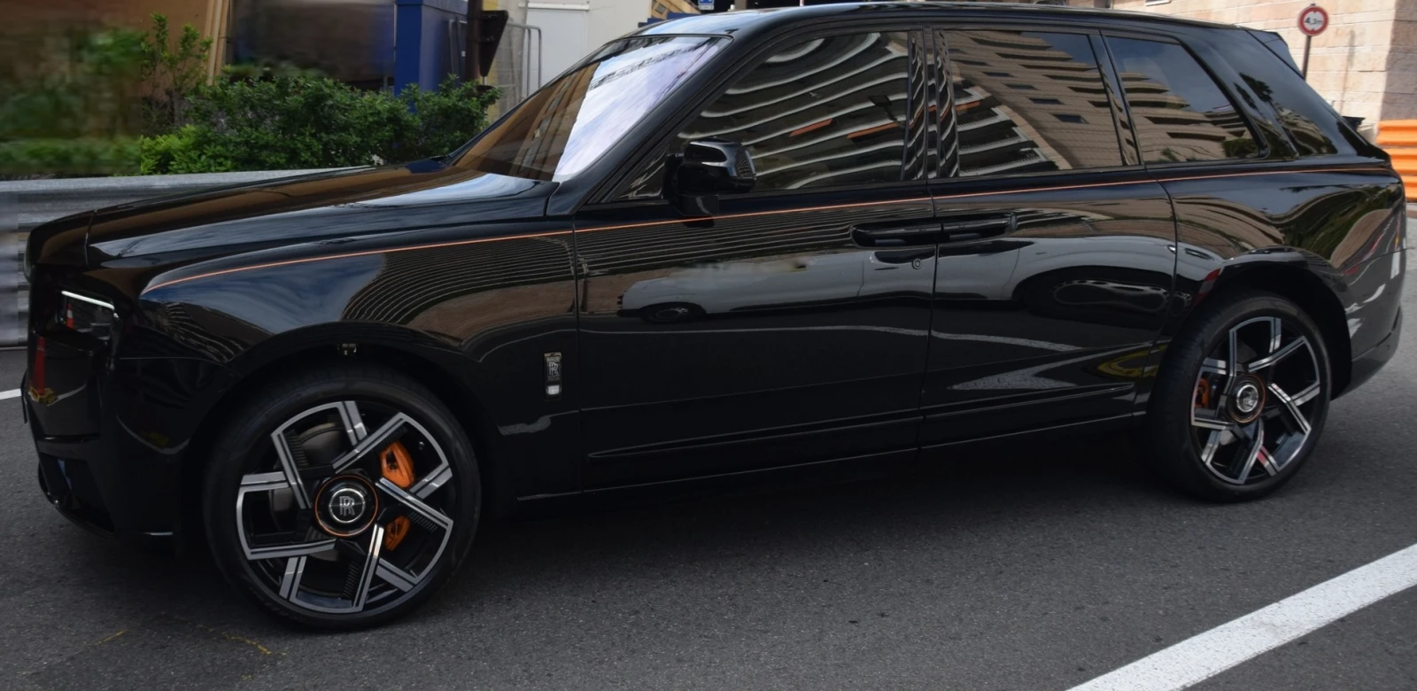 Rolls-Royce Cullinan Black Badge  - изображение 2