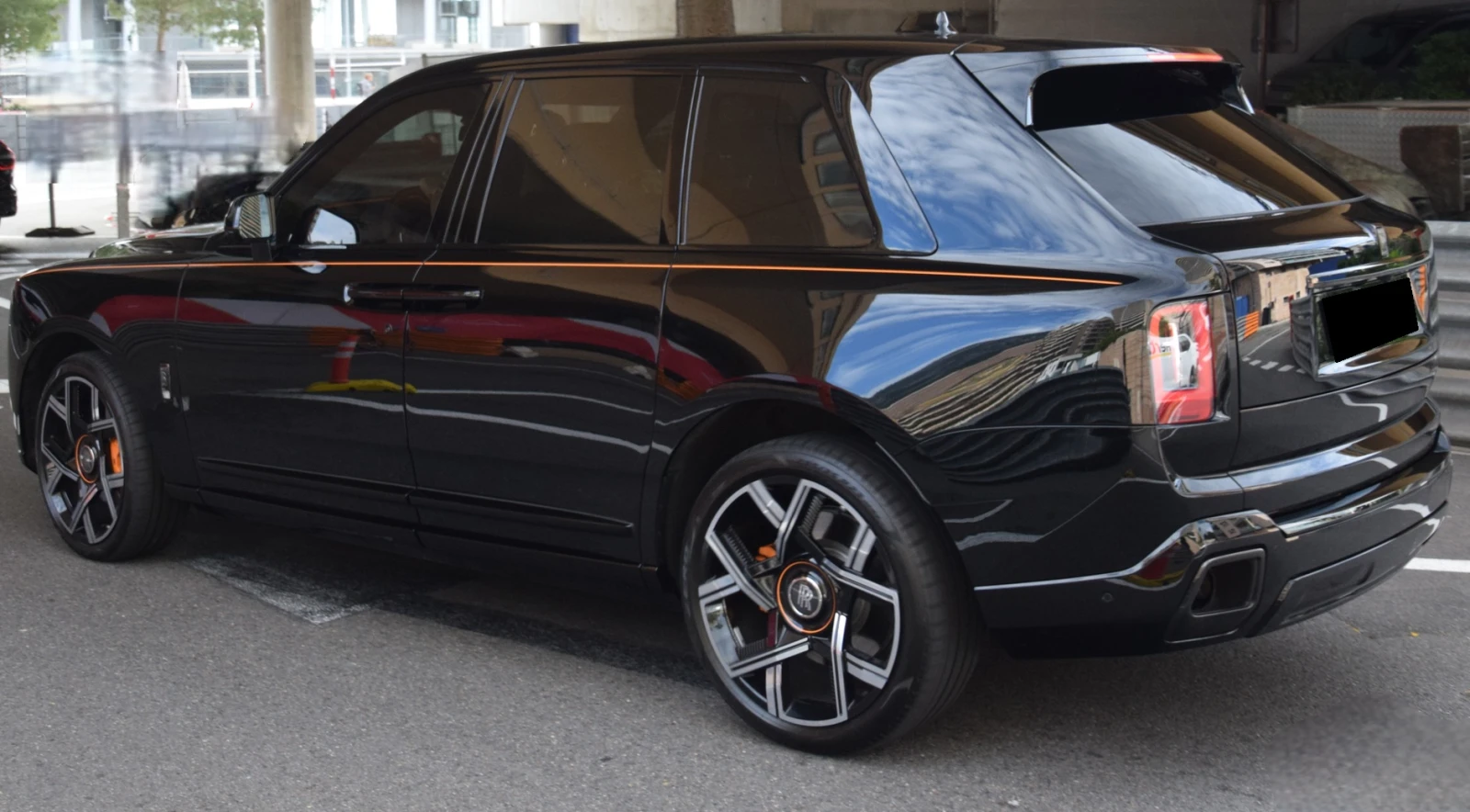 Rolls-Royce Cullinan Black Badge  - изображение 4
