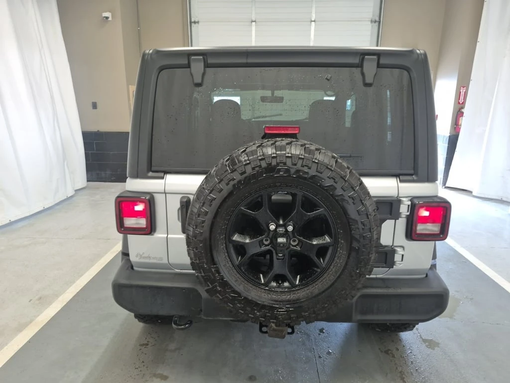 Jeep Wrangler  - изображение 7