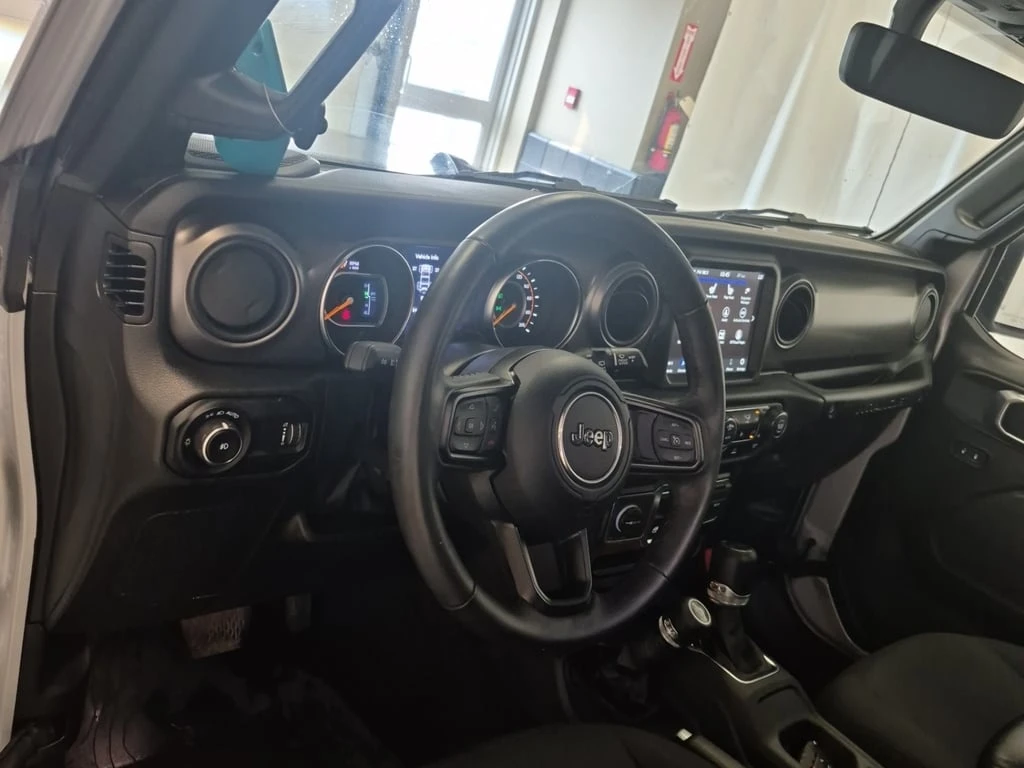 Jeep Wrangler  - изображение 10