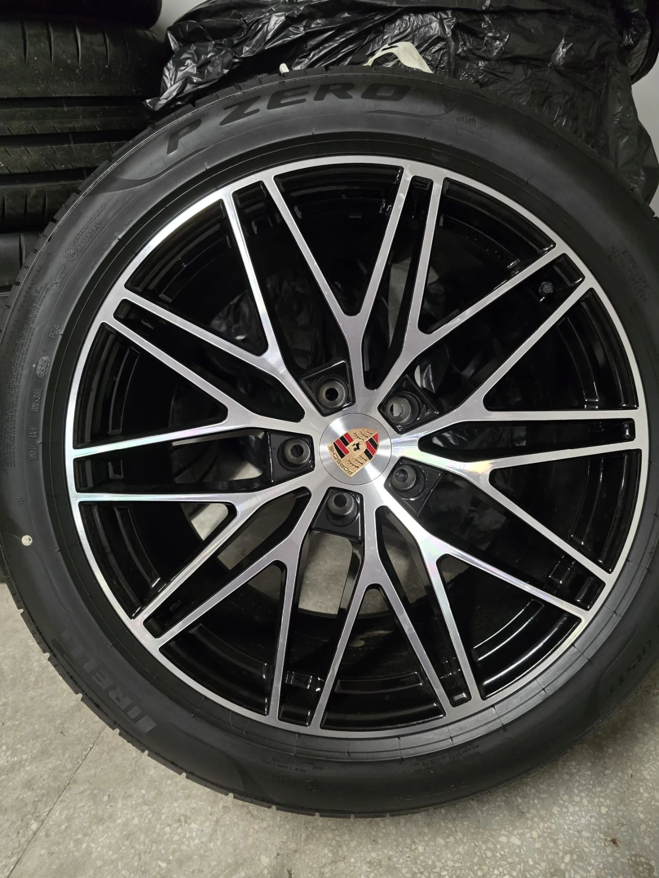 Porsche Cayenne Coupe E-Hybrid Black Edition - изображение 5