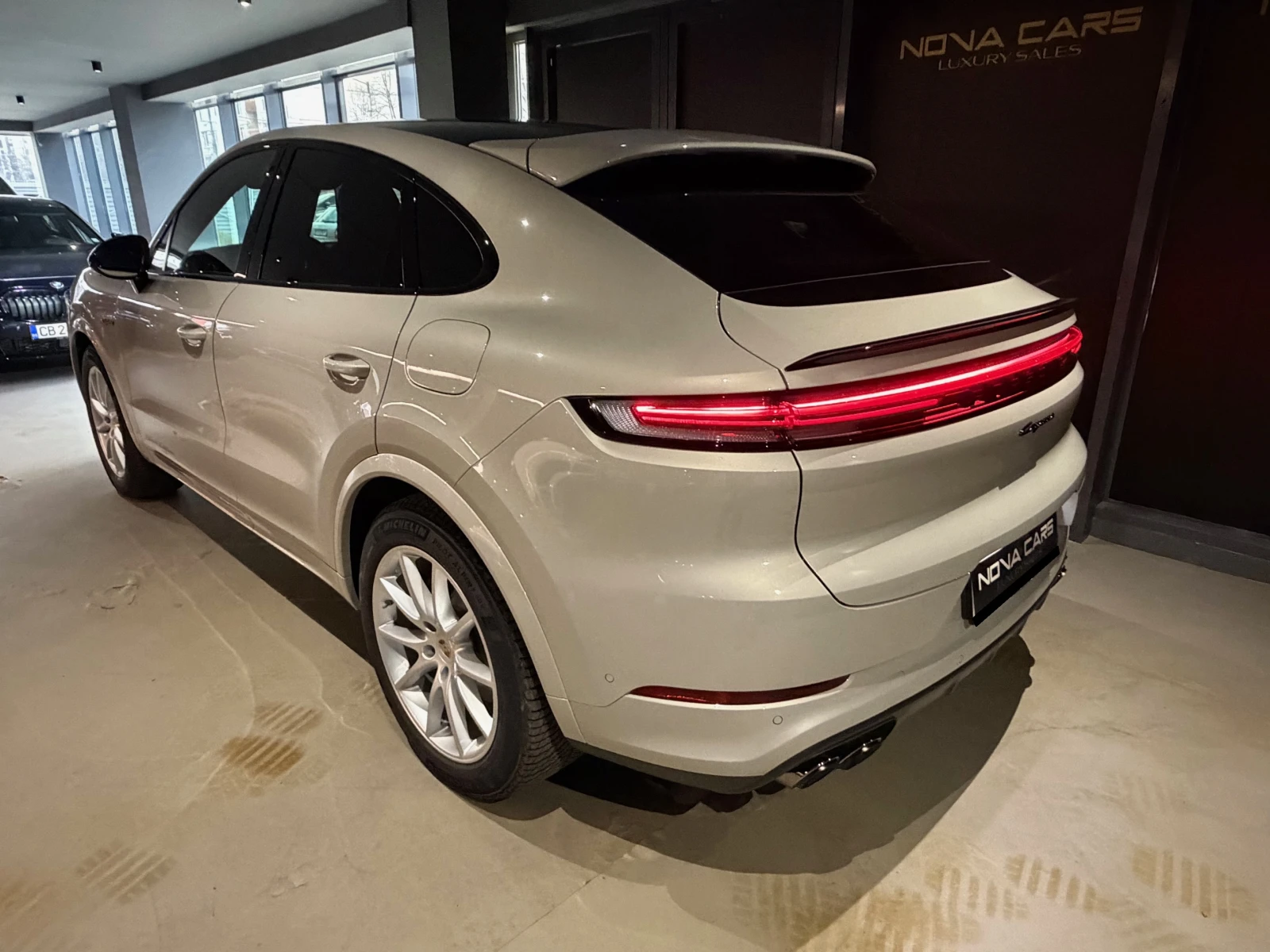 Porsche Cayenne Coupe E-Hybrid Black Edition - изображение 4