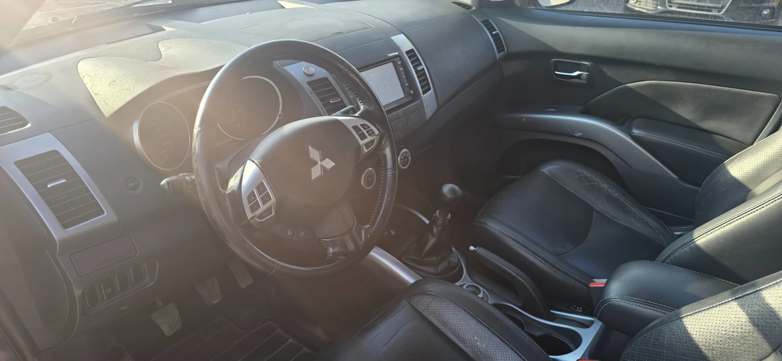 Mitsubishi Outlander 2.0D 140кс 7места, снимка 8 - Автомобили и джипове - 54094415