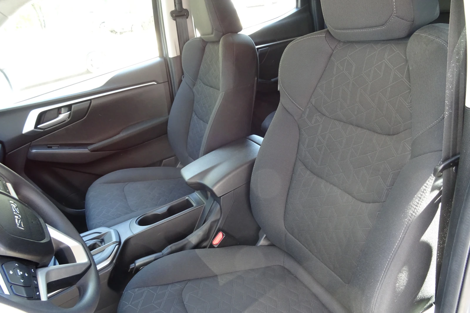 Isuzu D-max, снимка 15 - Автомобили и джипове - 54581138