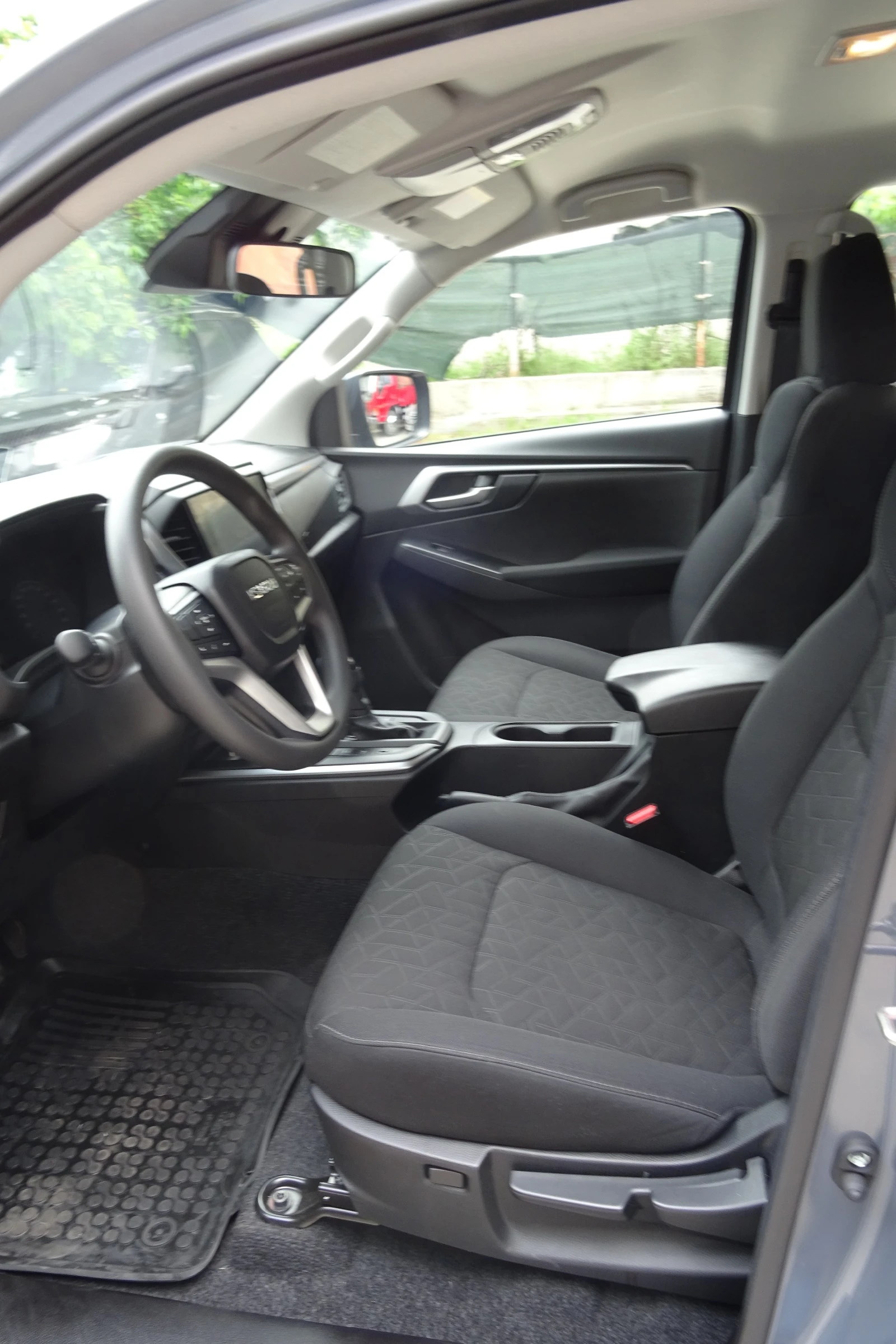 Isuzu D-max, снимка 8 - Автомобили и джипове - 54581138