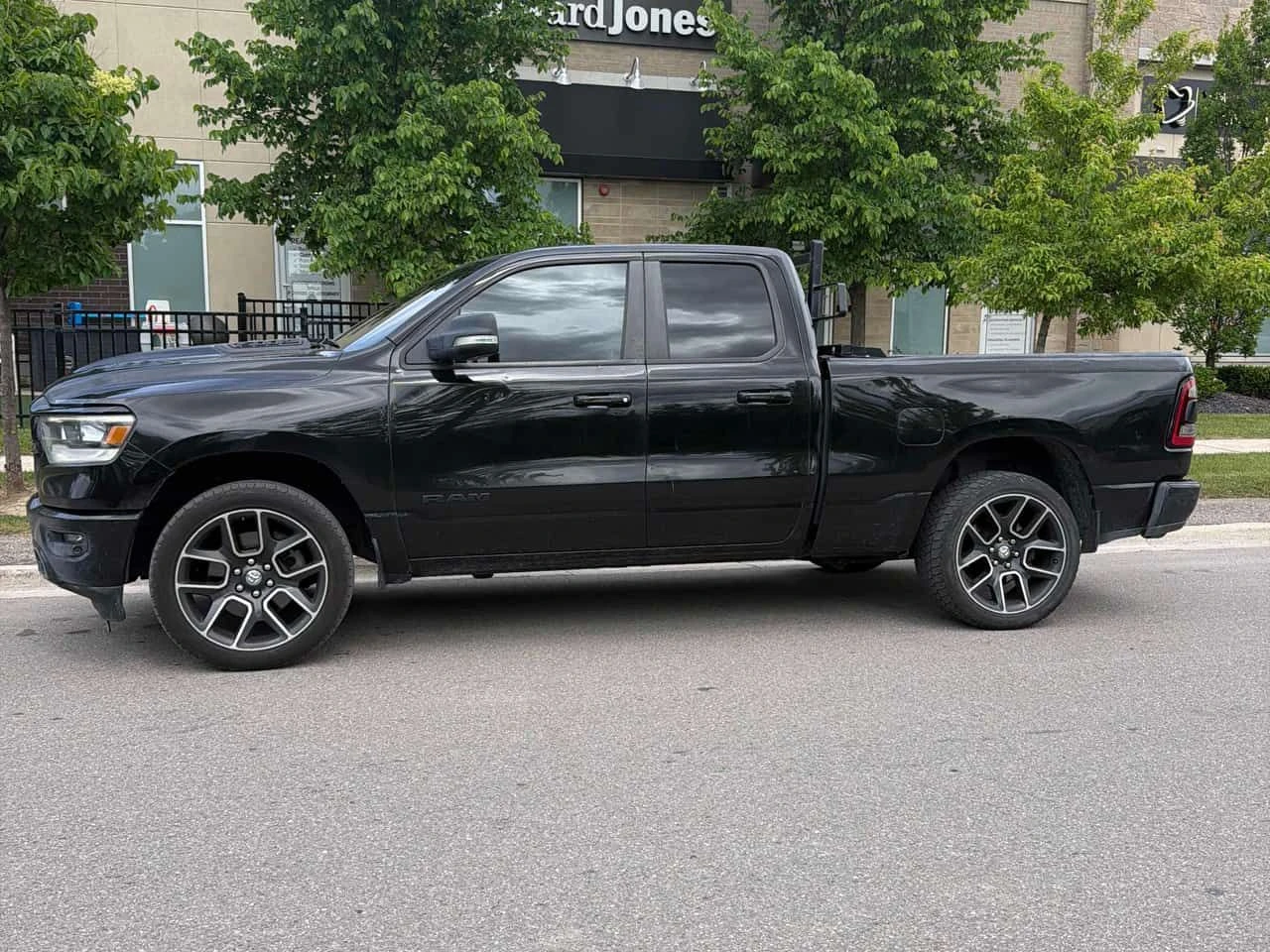 Dodge RAM 1500 * Sport * CARFAX * БЕЗ ПЪРВОНАЧАЛНА ВНОСКА, снимка 11 - Автомобили и джипове - 54942425