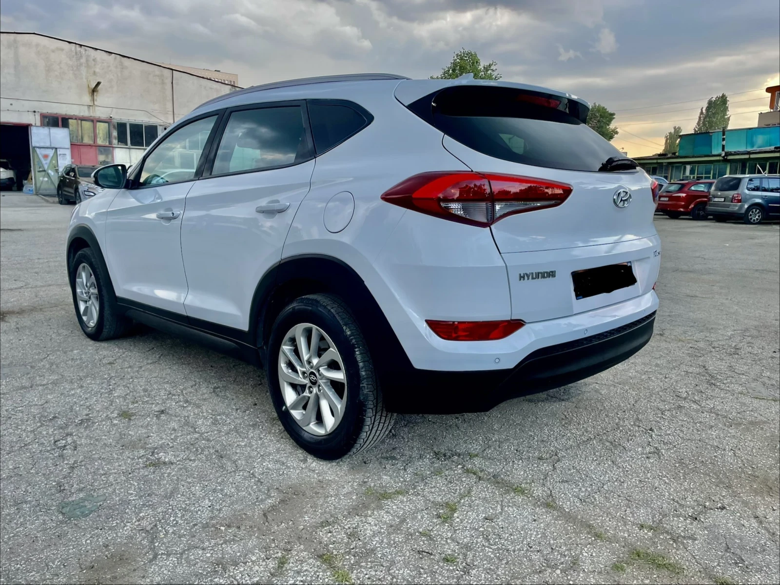Hyundai Tucson 1.7 CRDI, снимка 4 - Автомобили и джипове - 55195156