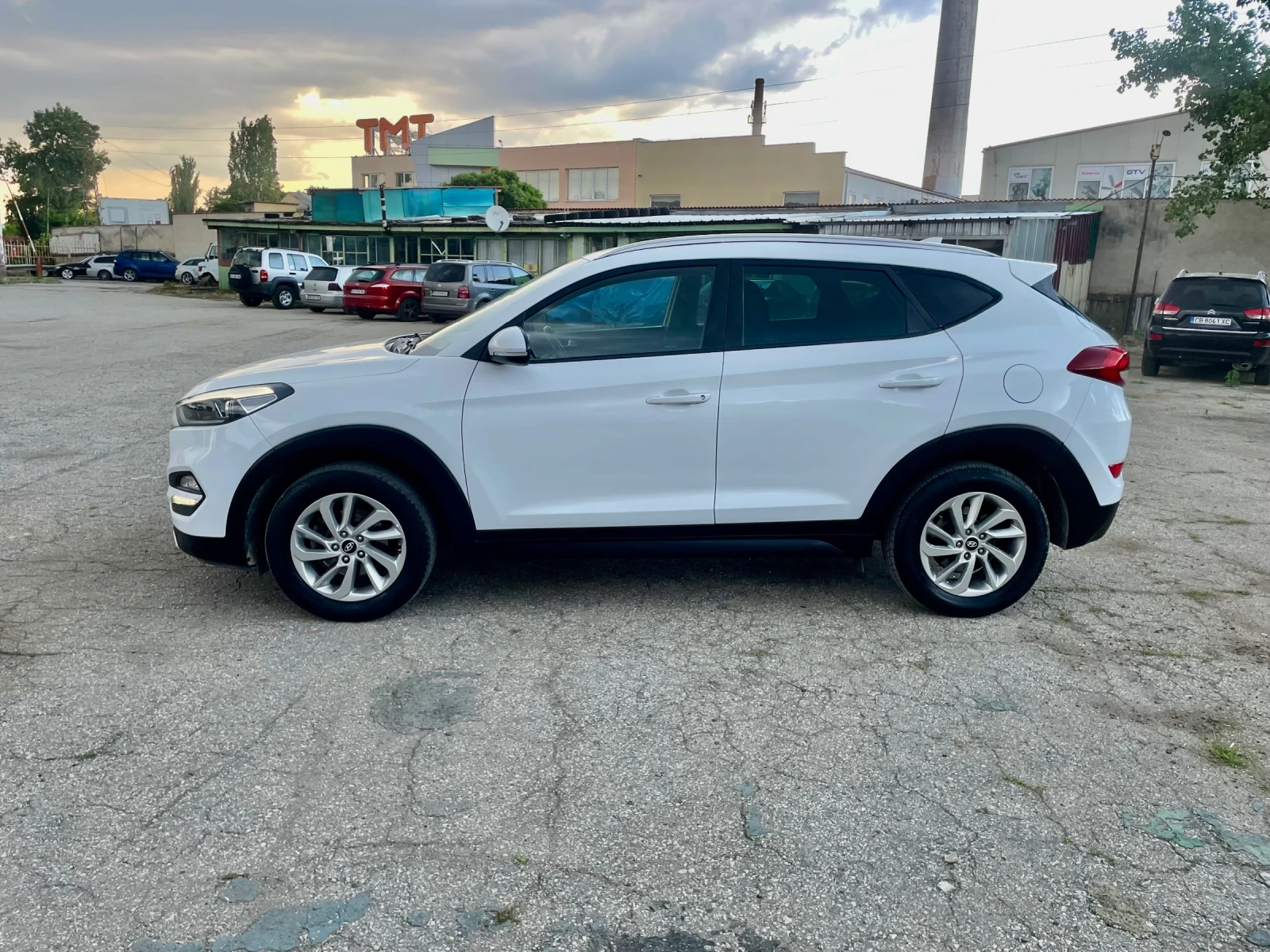 Hyundai Tucson 1.7 CRDI, снимка 4 - Автомобили и джипове - 55002030