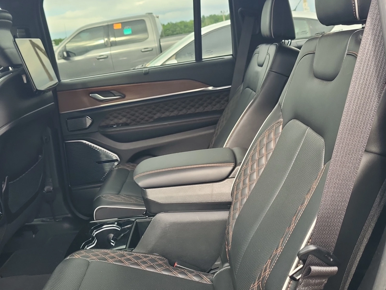 Jeep Grand cherokee SUMMIT 5.7 * 4WD * CARFAX * , снимка 8 - Автомобили и джипове - 55426135