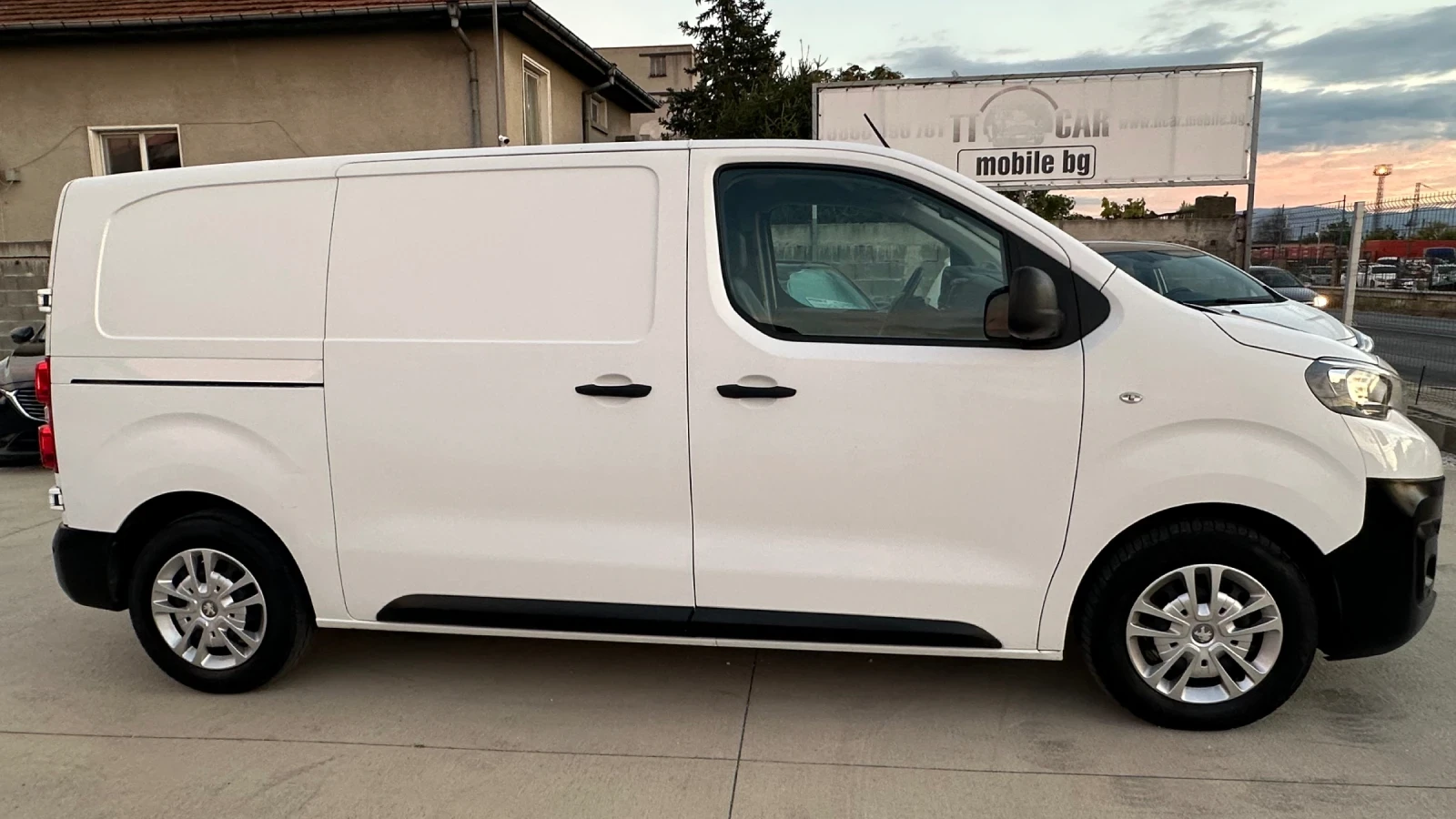Peugeot Expert 2.0HDI Автомат!Вс.екстри!ТОП състояние!, снимка 14 - Бусове и автобуси - 56261514