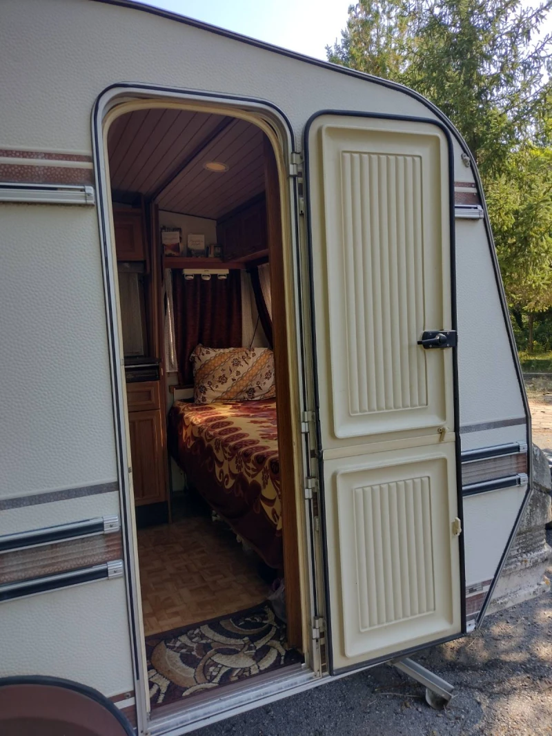 Каравана Hobby 360, снимка 2 - Каравани и кемпери - 52379319