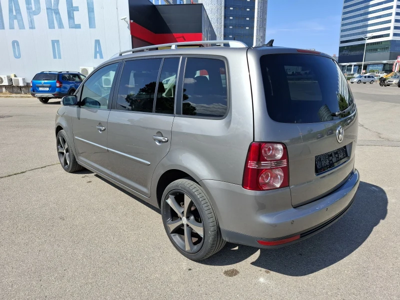 VW Touran 2.0TDI, снимка 7 - Автомобили и джипове - 47227468