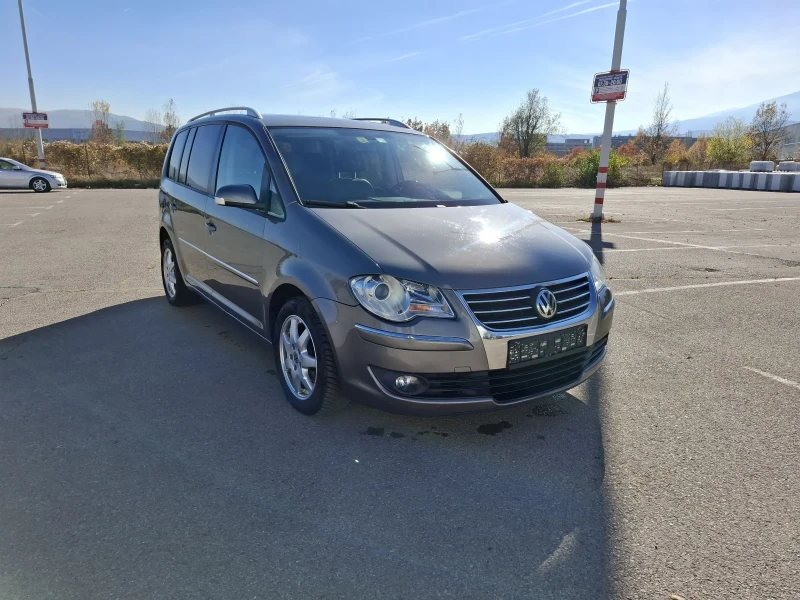 VW Touran 2.0TDI, снимка 3 - Автомобили и джипове - 47227468