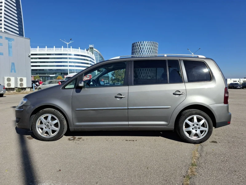 VW Touran 2.0TDI, снимка 4 - Автомобили и джипове - 47227468