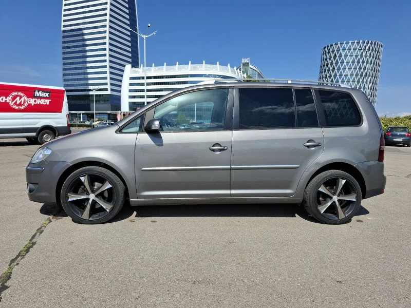 VW Touran 2.0TDI, снимка 4 - Автомобили и джипове - 47227468