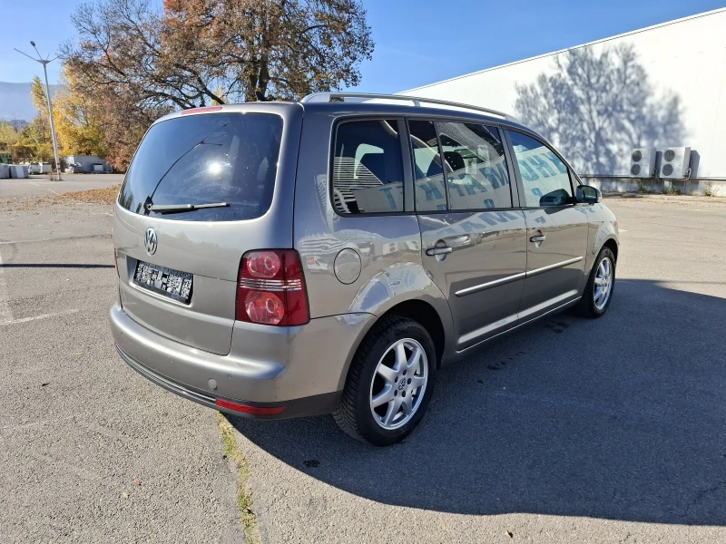 VW Touran 2.0TDI, снимка 7 - Автомобили и джипове - 47227468