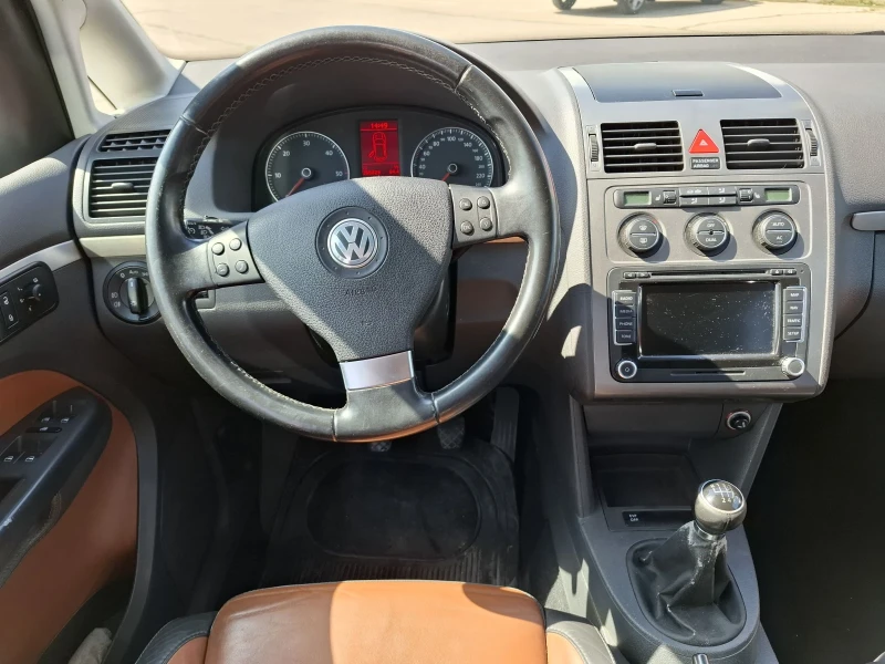 VW Touran 2.0TDI, снимка 13 - Автомобили и джипове - 47227468