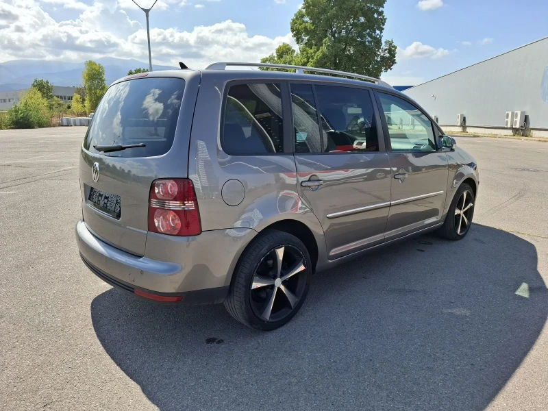 VW Touran 2.0TDI, снимка 5 - Автомобили и джипове - 47227468