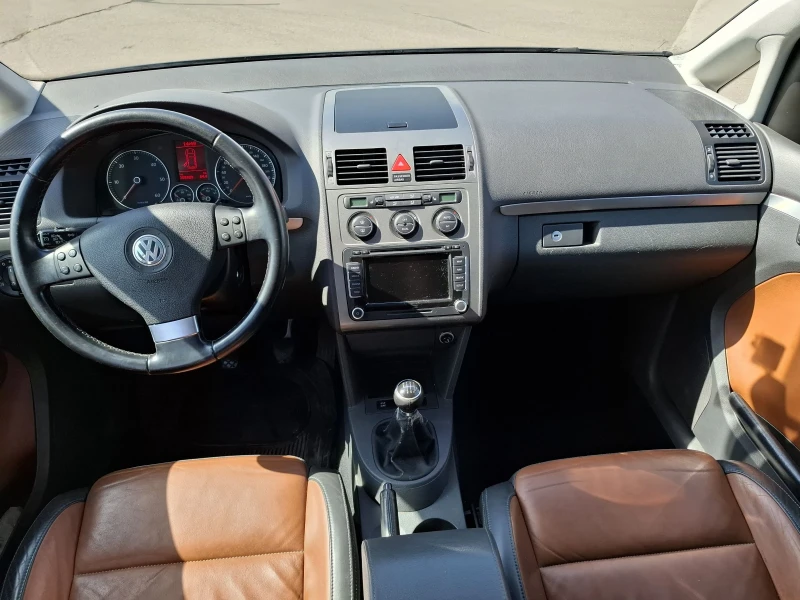 VW Touran 2.0TDI, снимка 10 - Автомобили и джипове - 47227468