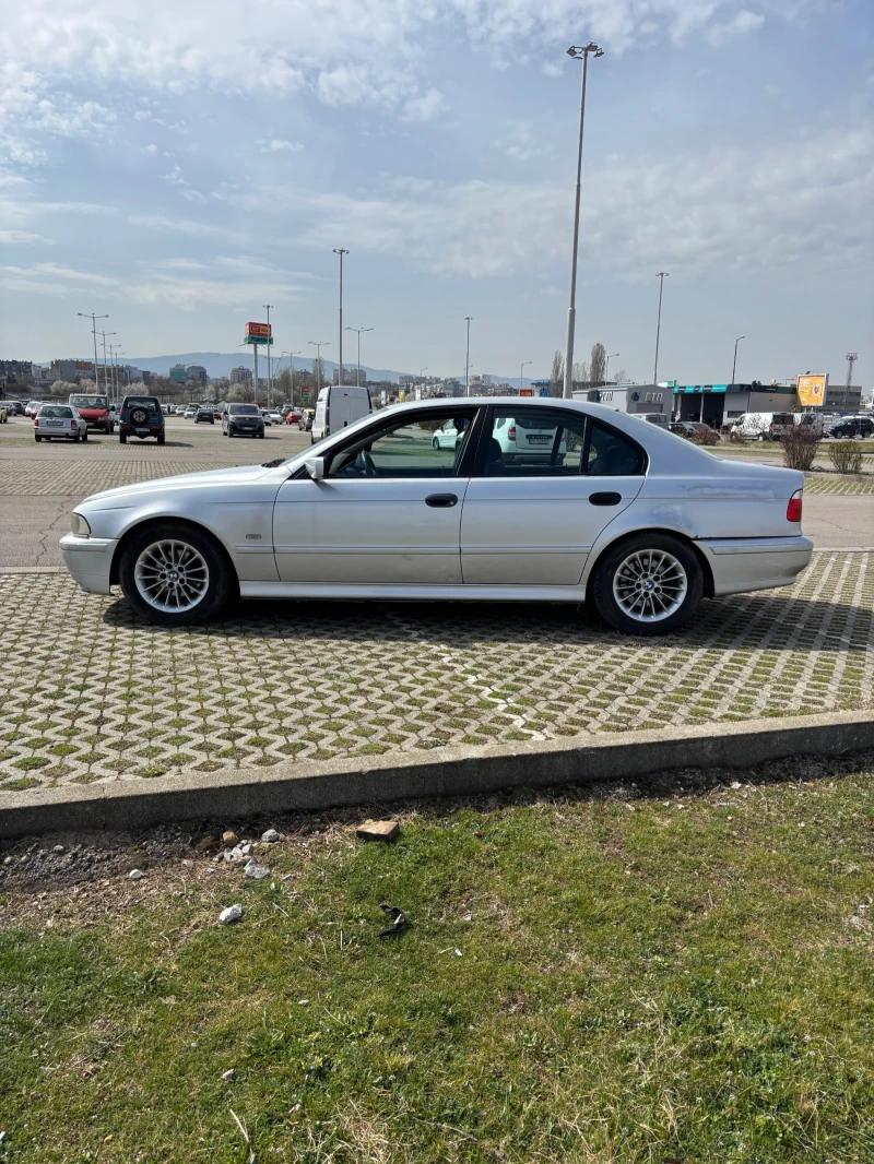 BMW 520, снимка 4 - Автомобили и джипове - 49596373