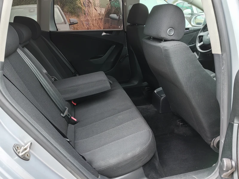 VW Passat 1.9tdi 105ps navi, снимка 13 - Автомобили и джипове - 52849222