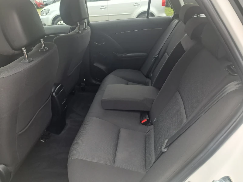 Toyota Avensis 1.8 valve matic, снимка 14 - Автомобили и джипове - 52490990