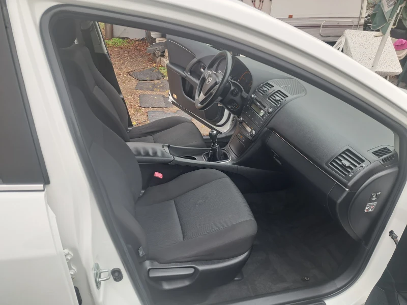 Toyota Avensis 1.8 valve matic, снимка 15 - Автомобили и джипове - 52490990