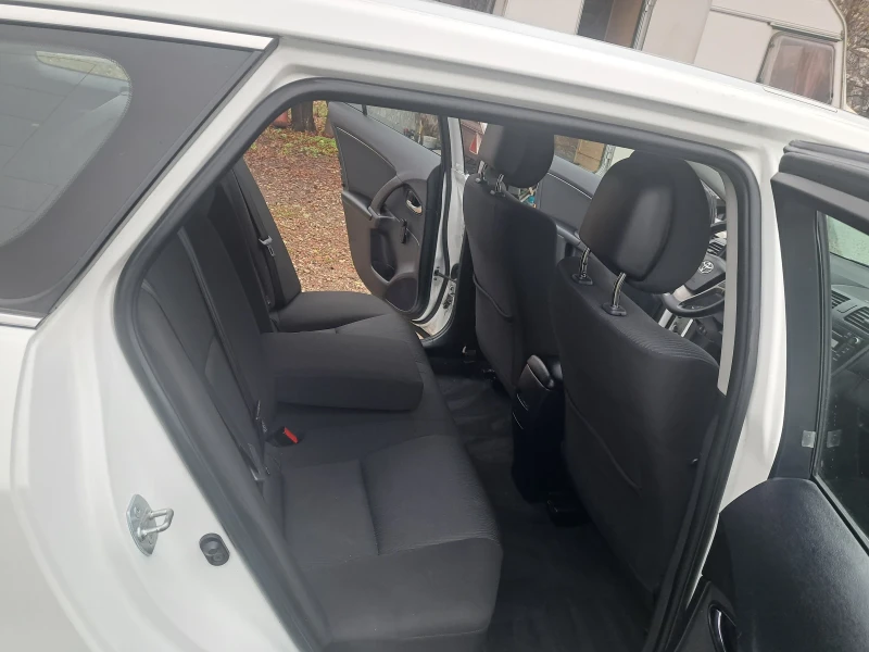 Toyota Avensis 1.8 valve matic, снимка 16 - Автомобили и джипове - 52490990