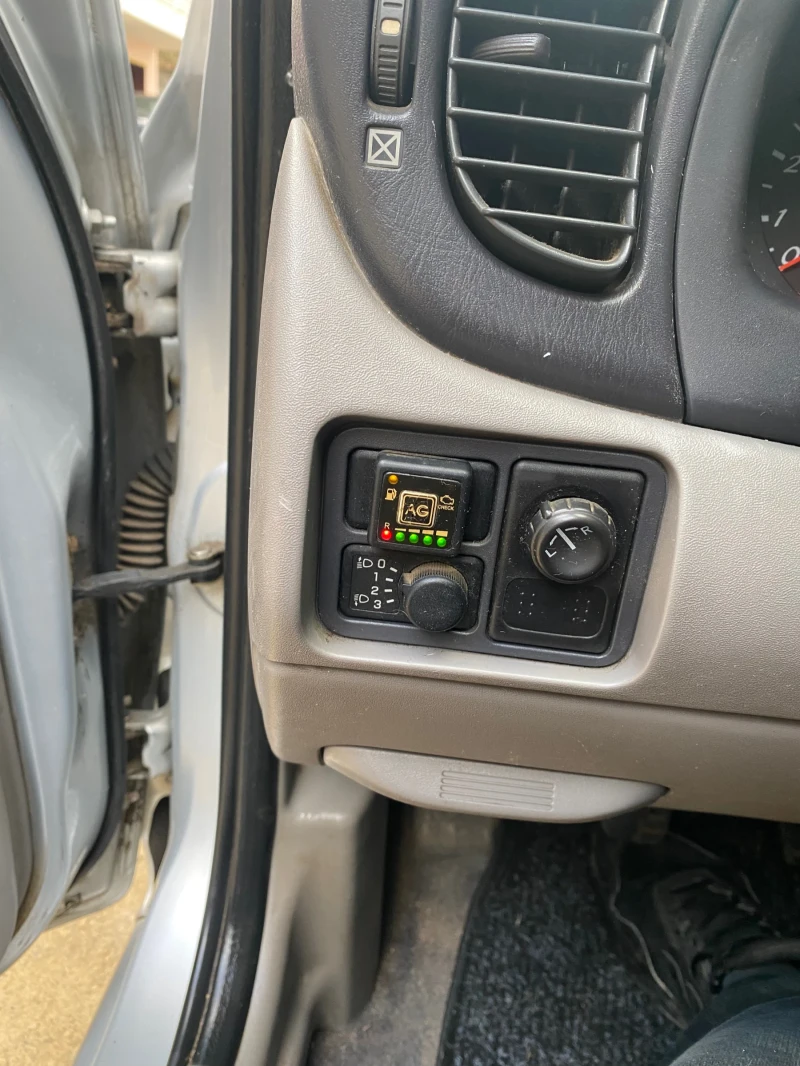 Nissan Almera N16 , 1.5 , 90к.с Газ, снимка 15 - Автомобили и джипове - 52534329