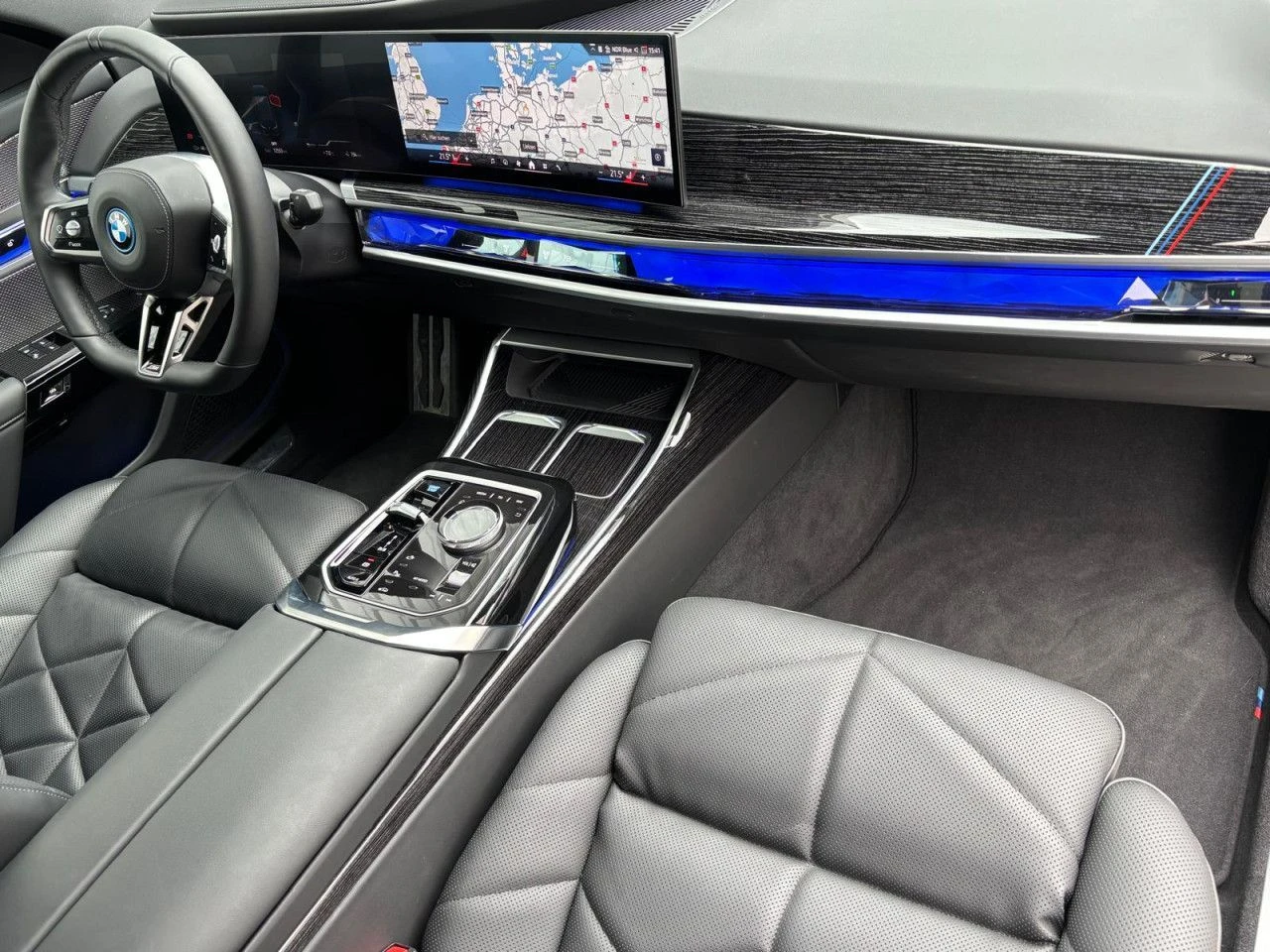 BMW i7 eDRIVE50/455HP/M-SPORT/HUD/360/B&W/PANO/245f - изображение 5