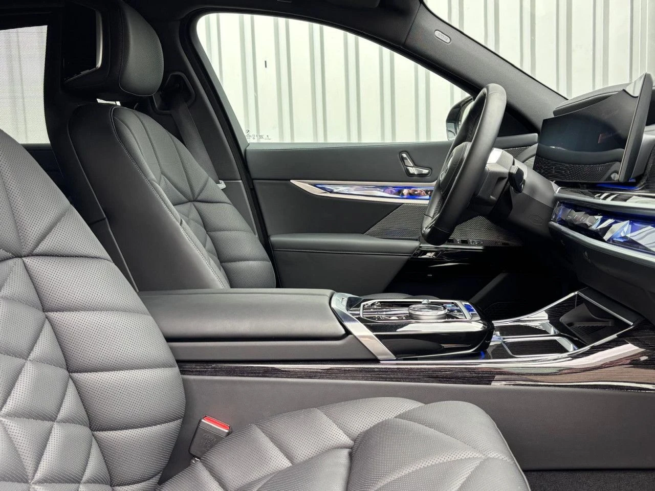 BMW i7 eDRIVE50/455HP/M-SPORT/HUD/360/B&W/PANO/245f - изображение 4