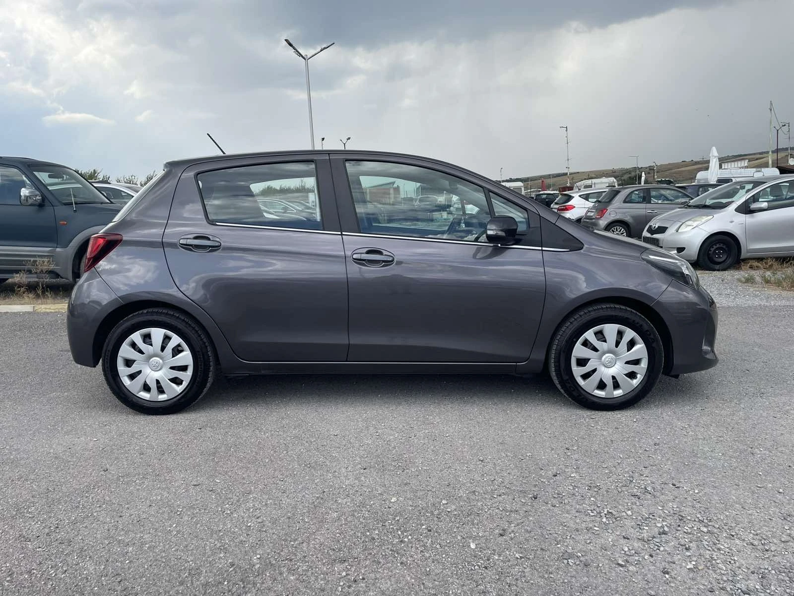 Toyota Yaris 1.0 I - изображение 4