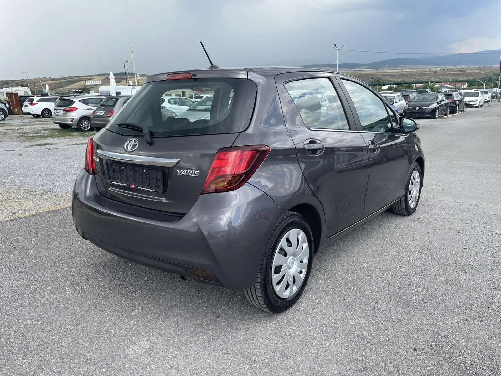 Toyota Yaris 1.0 I - изображение 7