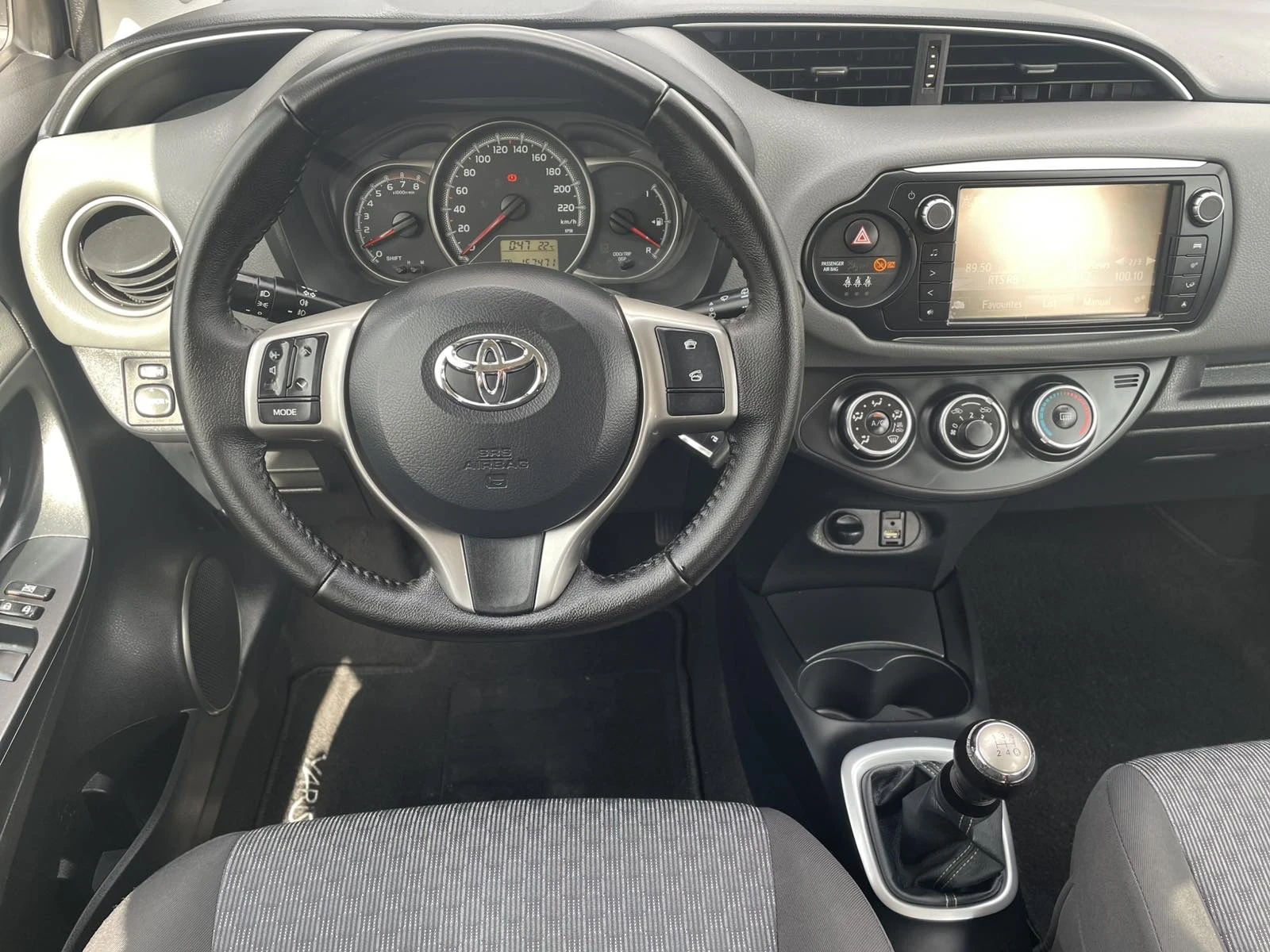 Toyota Yaris 1.0 I - изображение 10