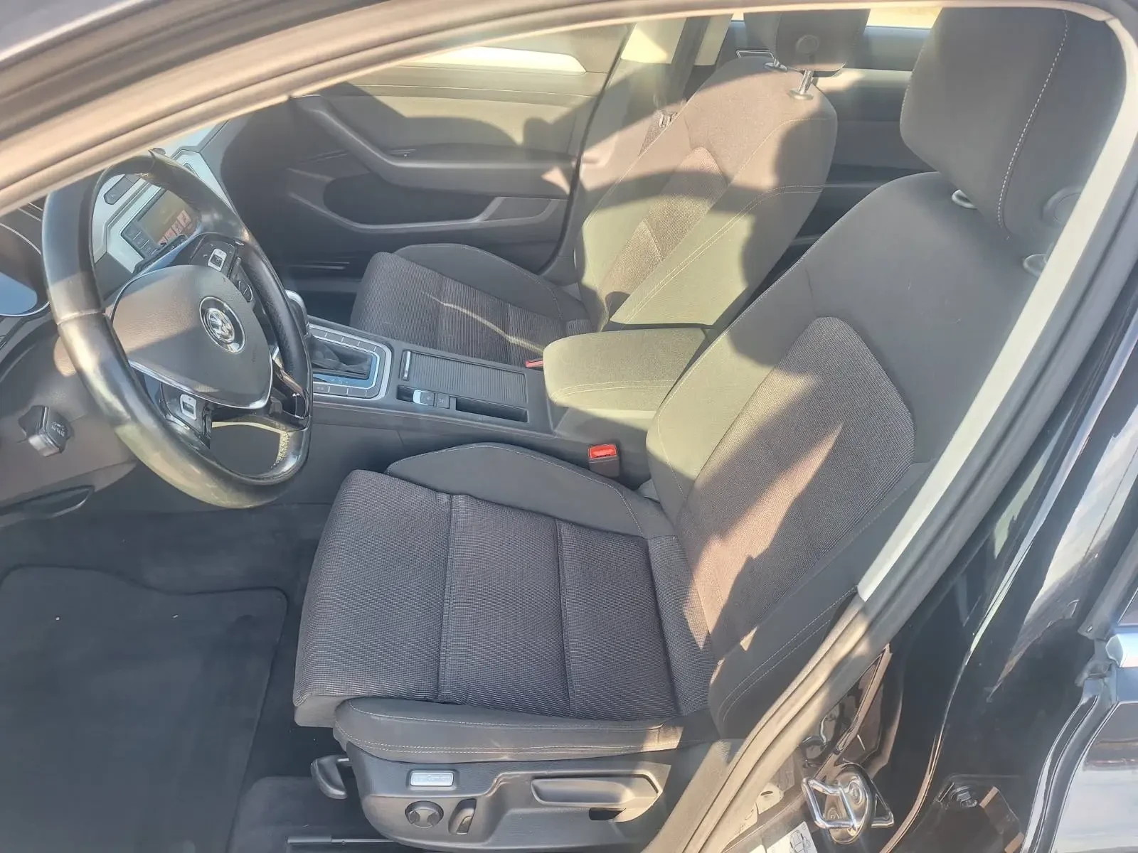 VW Passat, снимка 8 - Автомобили и джипове - 53787593