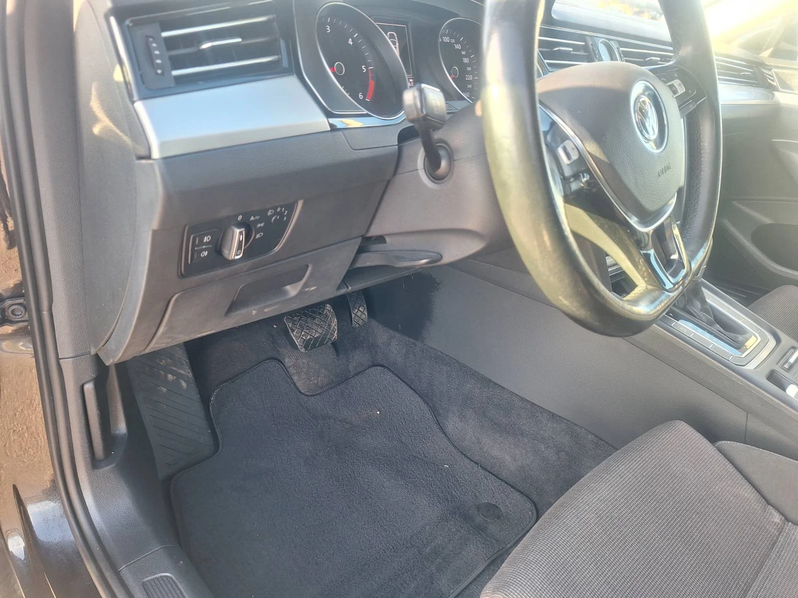 VW Passat, снимка 11 - Автомобили и джипове - 53787593