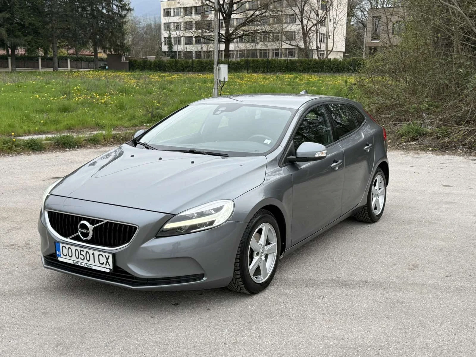 Volvo V40 D2 2.0 (120 hp), снимка 9 - Автомобили и джипове - 54207470