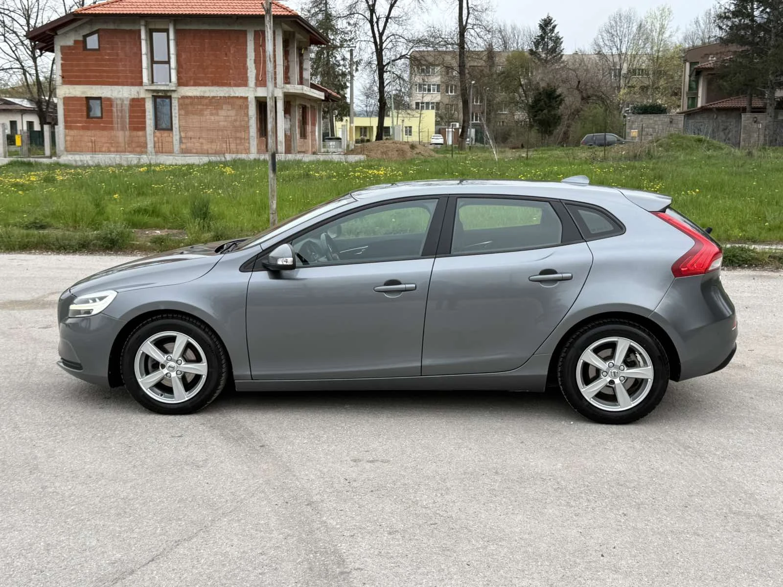 Volvo V40 D2 2.0 (120 hp), снимка 8 - Автомобили и джипове - 54207470