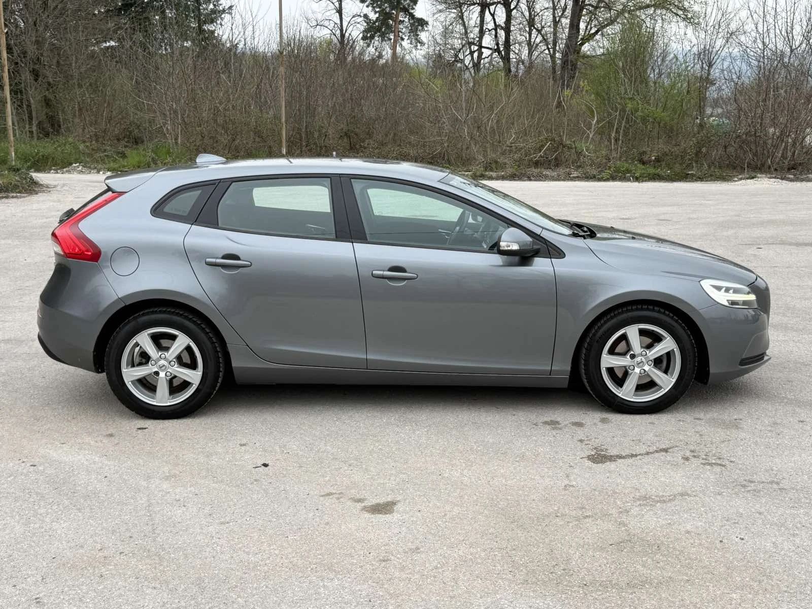 Volvo V40 D2 2.0 (120 hp), снимка 4 - Автомобили и джипове - 54207470