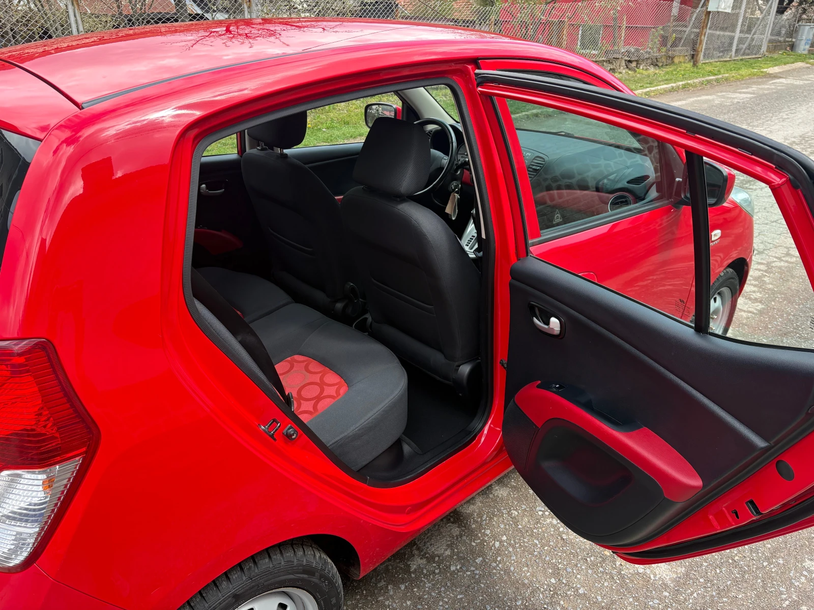 Hyundai I10 КАТО НОВА!, снимка 10 - Автомобили и джипове - 54236557