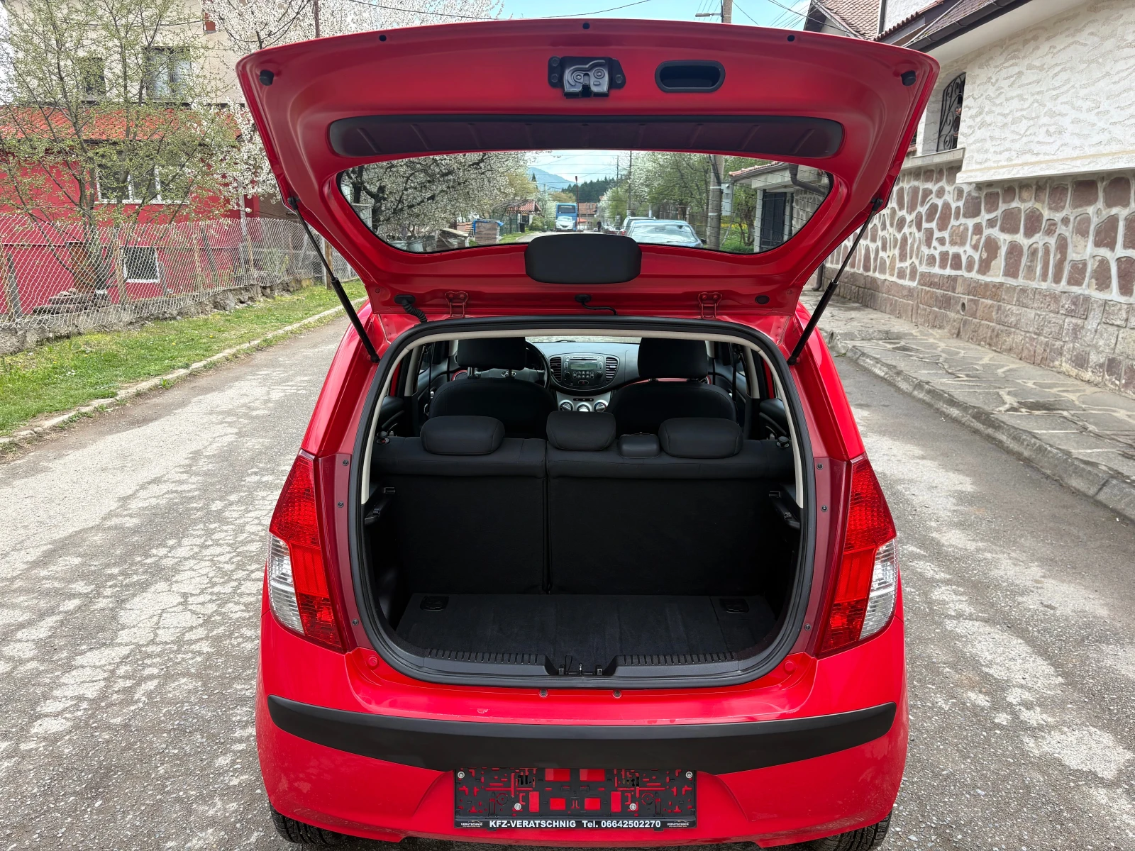 Hyundai I10 КАТО НОВА!, снимка 9 - Автомобили и джипове - 54236557