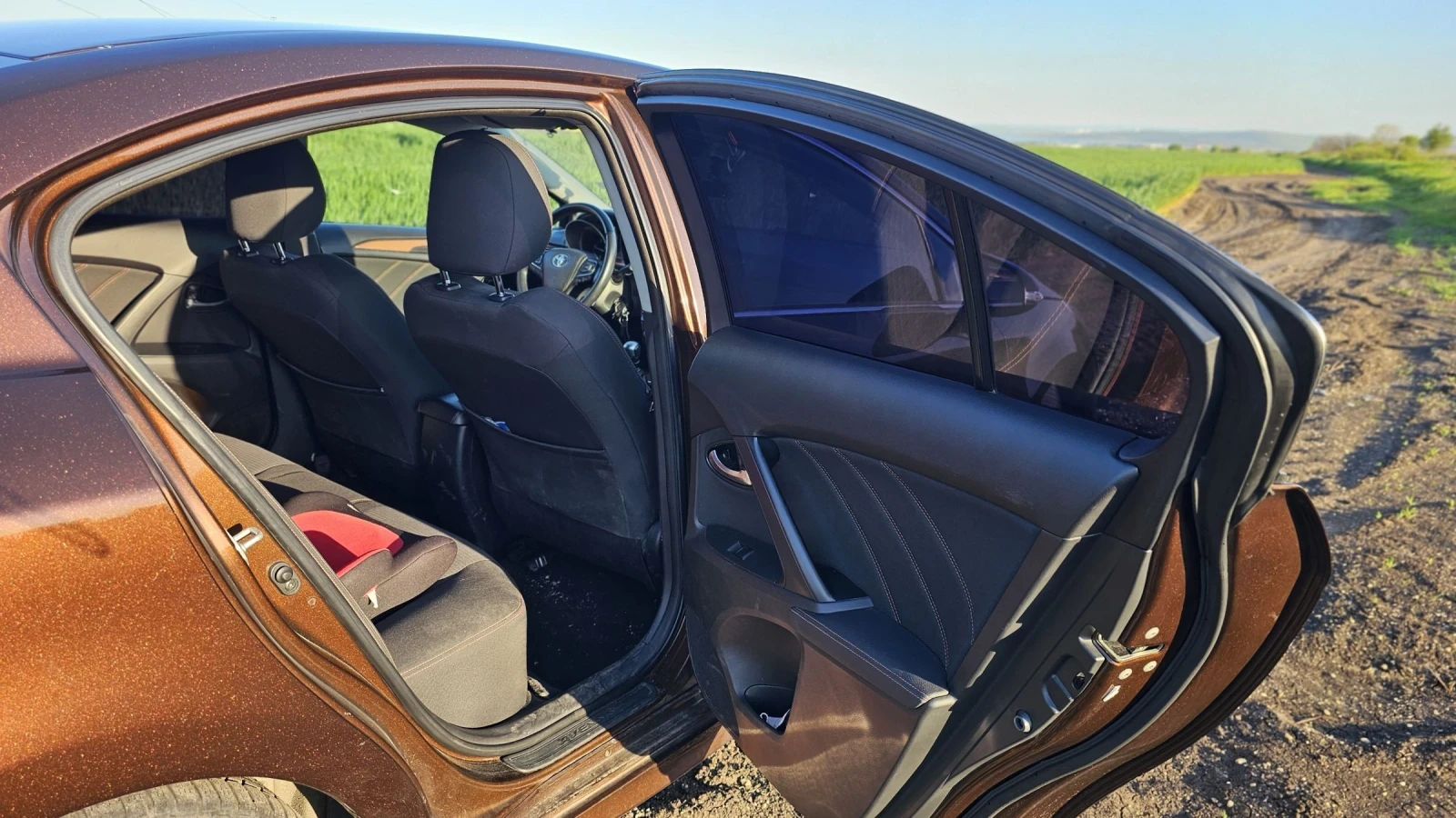 Toyota Avensis 2.0 D-4D, снимка 9 - Автомобили и джипове - 54313796